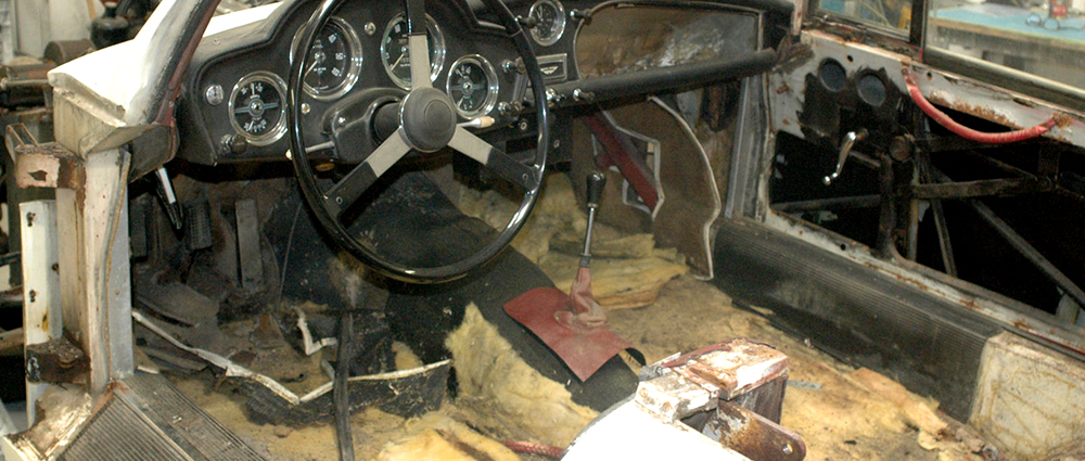 Aston Martin disassemble interior